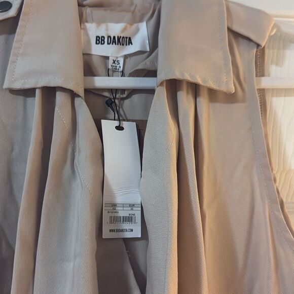 BB Dakota Bomber Vest - NWT - Size XS - Tan Sleeveless Vest w Iside Tie Closure - Picture 5 of 6